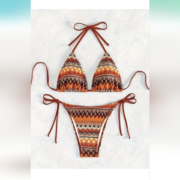 Bikini - Picture 4 of 12